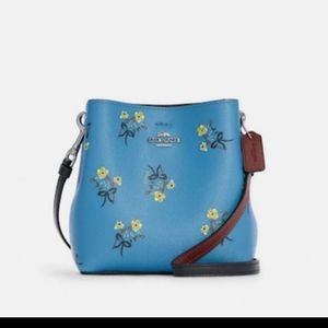 New Coach mini town bucket bag floral print C7974